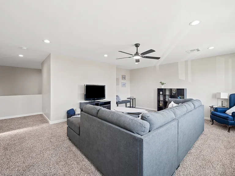 1010 E Indianola Ave — Photo 13