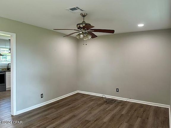 3rd image of 2925 Wildwood Cir