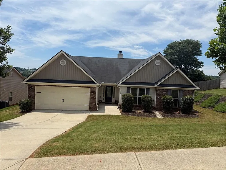 2125 Savannah Dr — Photo 1
