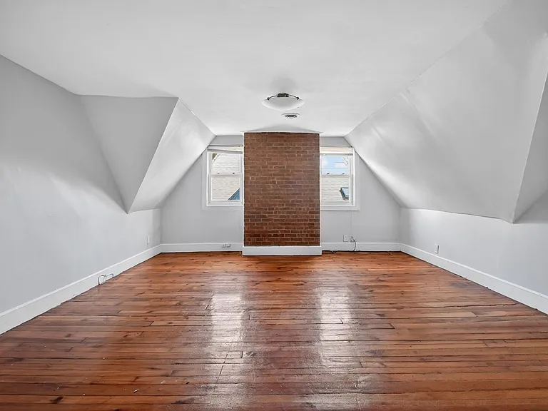 434 George St — Photo 8