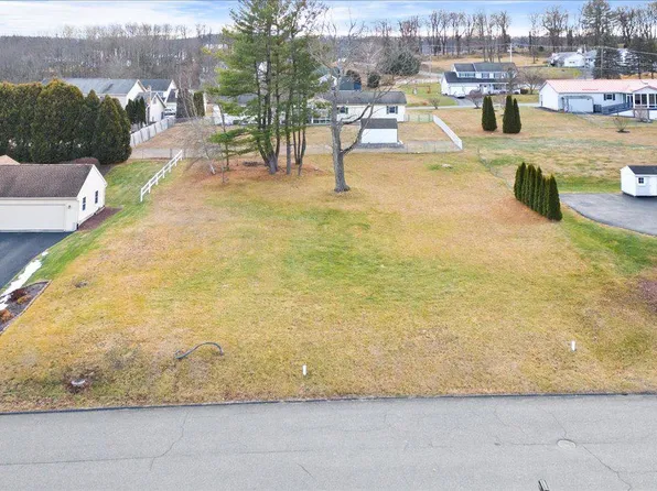 502 Parkmeadow Dr, Pottsville, PA 17901