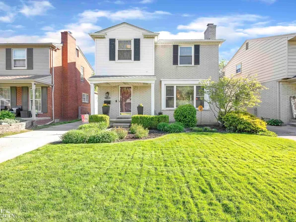 21159 Lennon St, Harper Woods, MI 48225