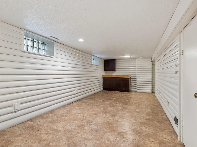 3325 Hennepin Ave — Photo 17