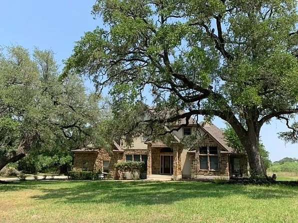 116 Abrego Lake Dr, Floresville, TX 78114