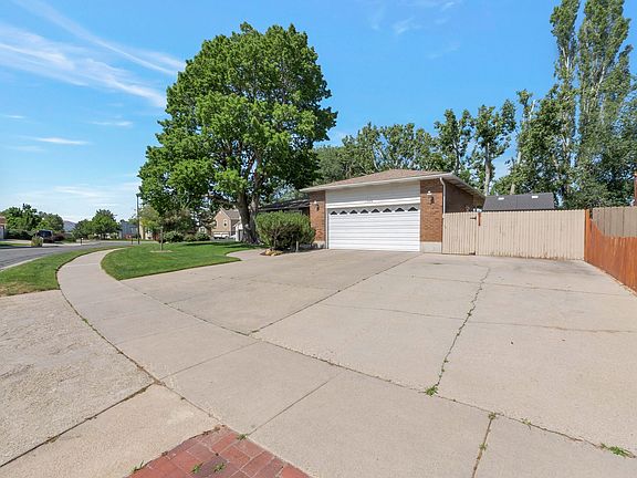 2nd image of 11072 Windy Peak Ridge Dr #32