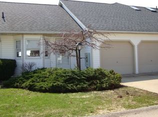 825 Hampton Cir #6, Aurora, OH 44202