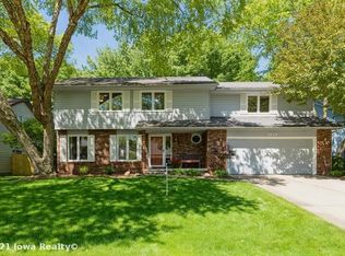 1614 NW 90th Ct, Clive, IA 50325