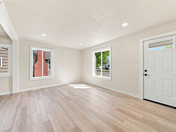 5th image of 2932 Field St
