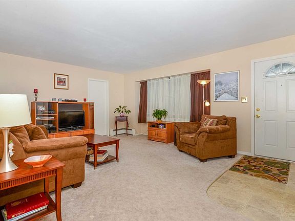 4th image of 5 Morton Ct