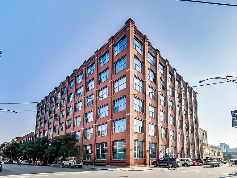 312 N May St #4K — Photo 1
