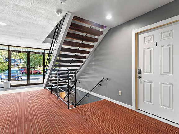 3rd image of 4930 Whitcomb Dr #4934/1
