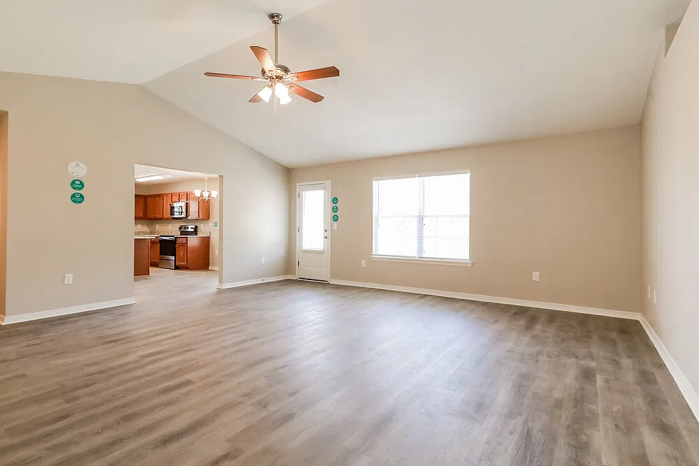 3 bed, 2.0 bath, 2043 sqft, $2,810 — Photo 3