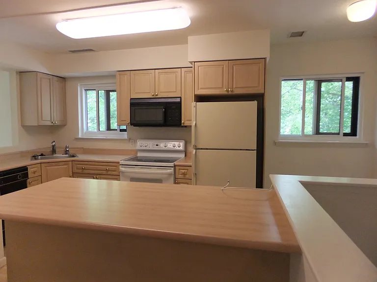 Oakwood Ter — Photo 6