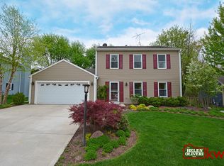 305 Kensington Dr, Streamwood, IL