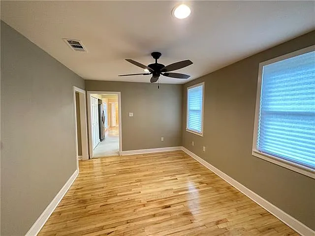 930 Evergreen Dr — Photo 3