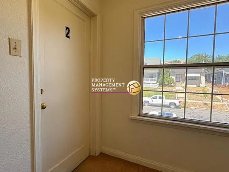 258 E 10th Ave — Photo 14