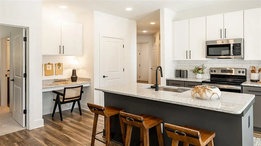 Elwood Apartments — Photo 3