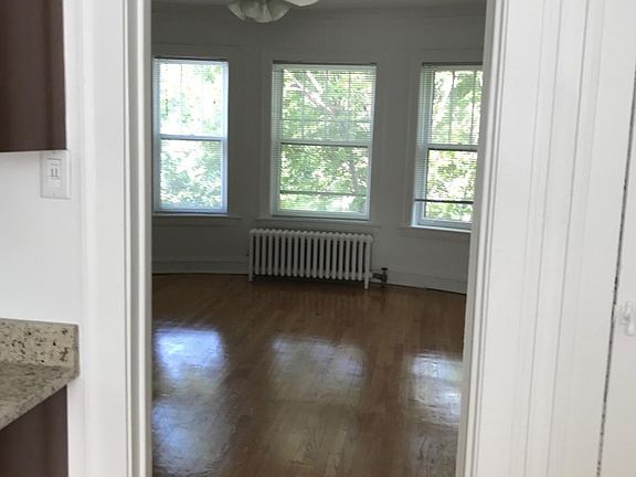 4th image of 4615 N Hermitage Ave #1