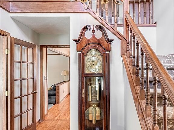 3rd image of 435 Sandown Ln