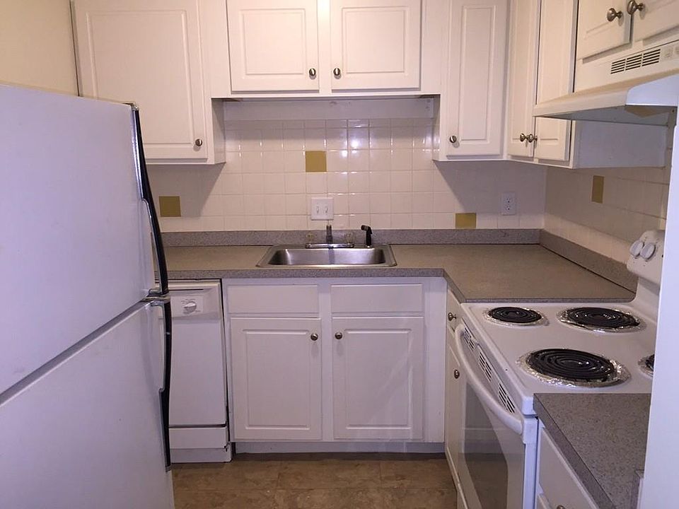 2nd image of 100 Tremont St APT 6