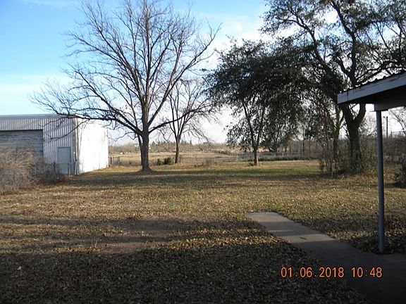 4th image of 4002 Lake Dr