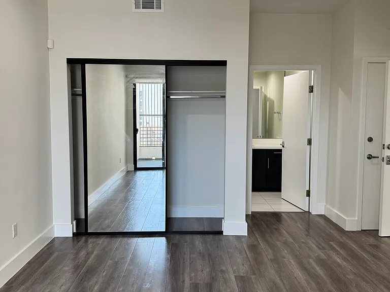 1046 S Serrano Ave #4 — Photo 17