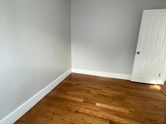 2nd image of 23 Bicknell St Floor 2
