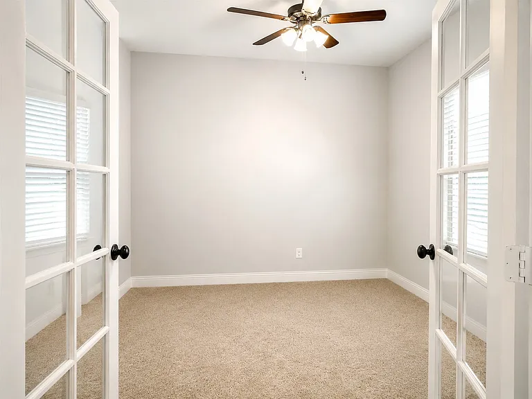 2816 Winchester Ave — Photo 2