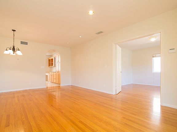 4th image of 12311 Darlington Ave