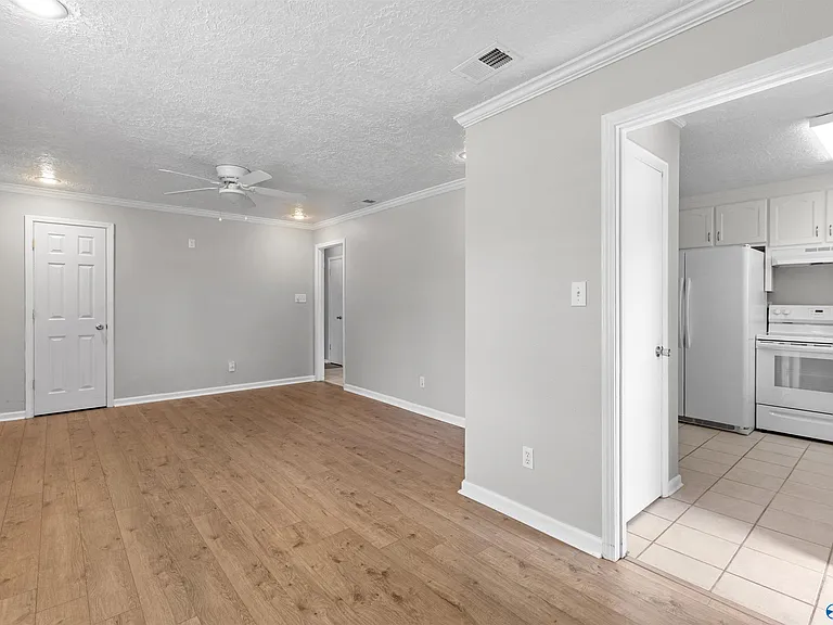 2406 Yorkshire Dr SW — Photo 9