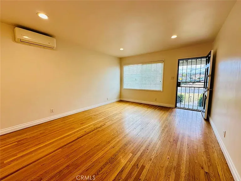 400 E Fernfield Dr — Photo 4