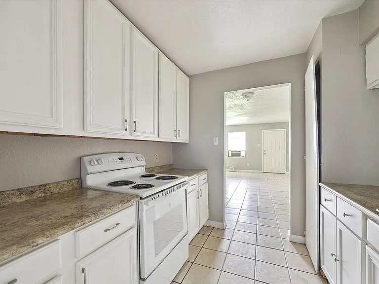 5107 Clover St — Photo 6