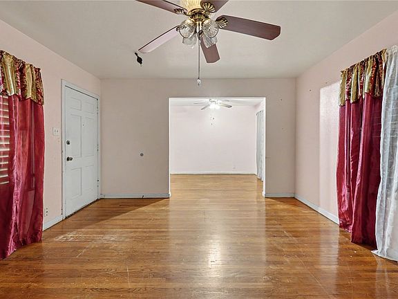 3rd image of 3926 Redwood St