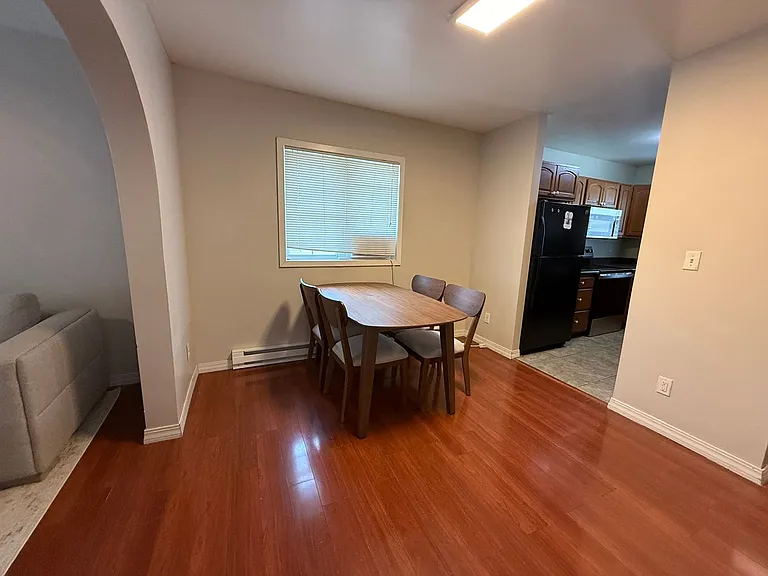 107 E Poplar St — Photo 5