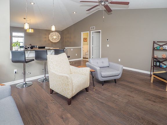 8852 Cowley Ct-204