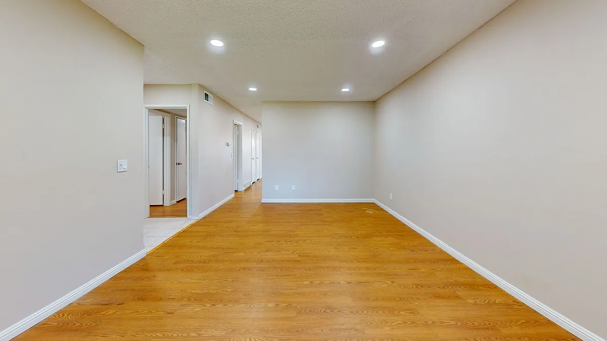 Building Photo - All units 2 Bedroom , 2 baths