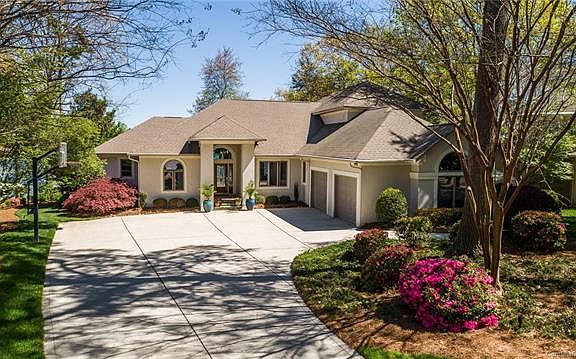 3rd image of 8141 Baypointe Dr