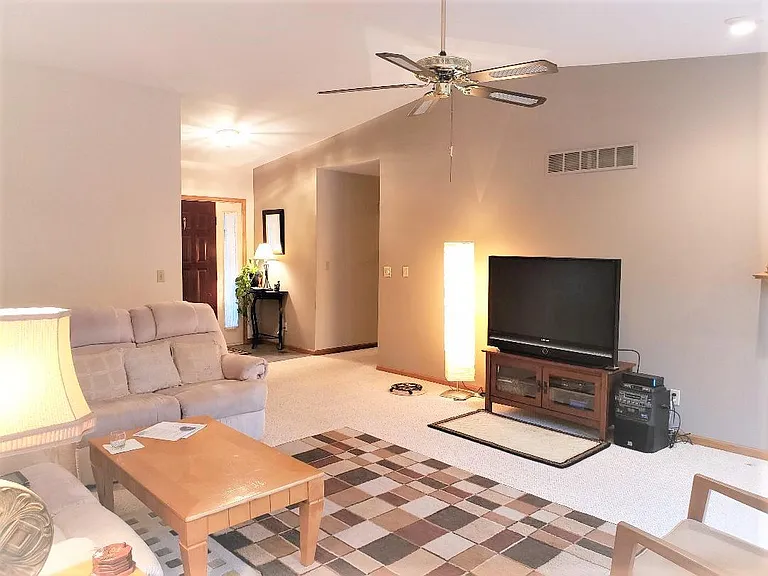 416 Red Wing Ln — Photo 2