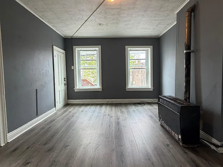 658 4th St #1 — Photo 5