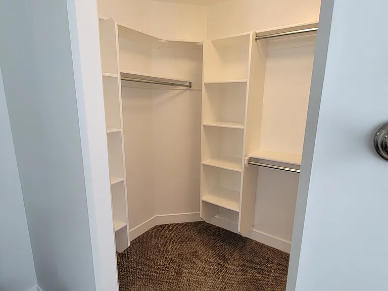 2496 W Glover Ln — Photo 6