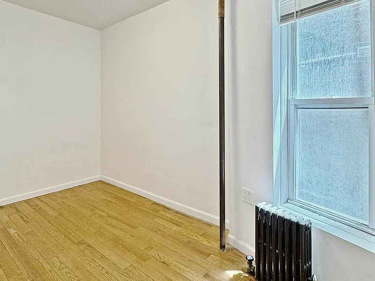 454 W 36th St #4 — Photo 9