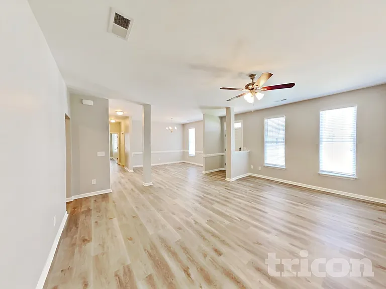 1582 Weatherend Dr — Photo 2