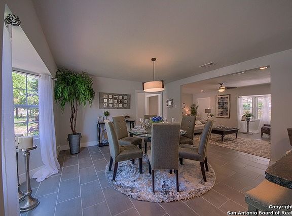 5th image of 1752 W Mistletoe Ave