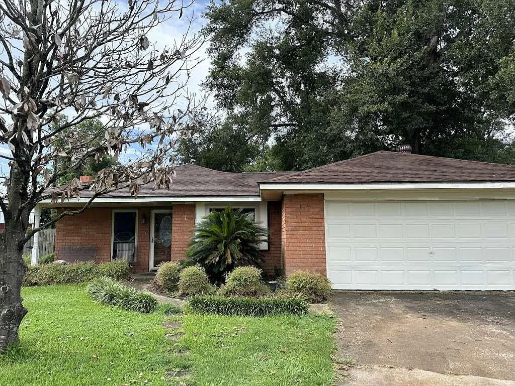3 bed, 2.0 bath, 1121 sqft, $1,699 — Photo 1
