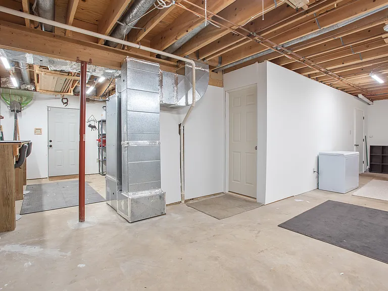 1619 Summit Dr — Photo 34