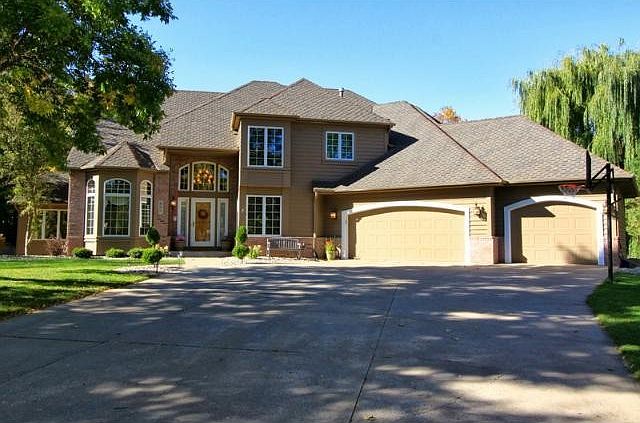 1st image of 685 Olive Ln N