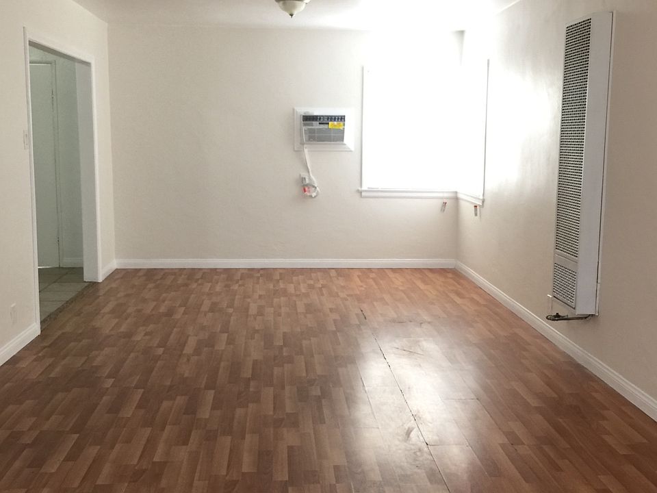 2nd image of 8771 La Salle St