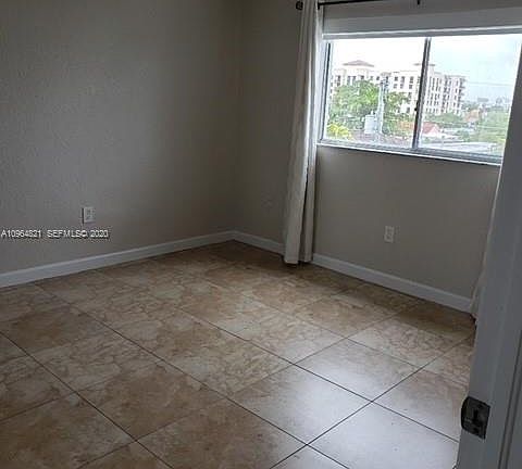 4th image of 445 SW 11th St #1