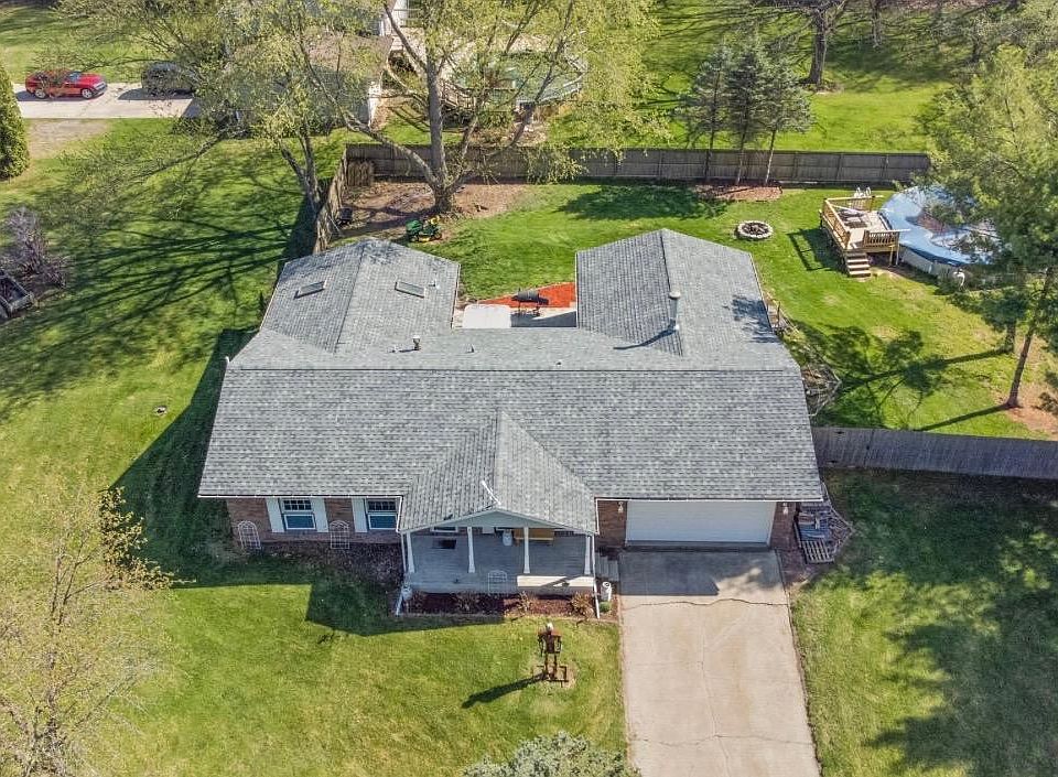 2nd image of 2 Ridgeway Dr