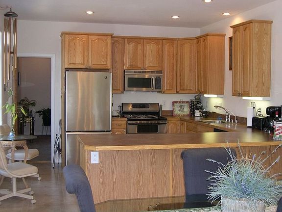 Gourmet Designer Kitchen with 42" Oak Cabinets, Stainless Steel Appliances